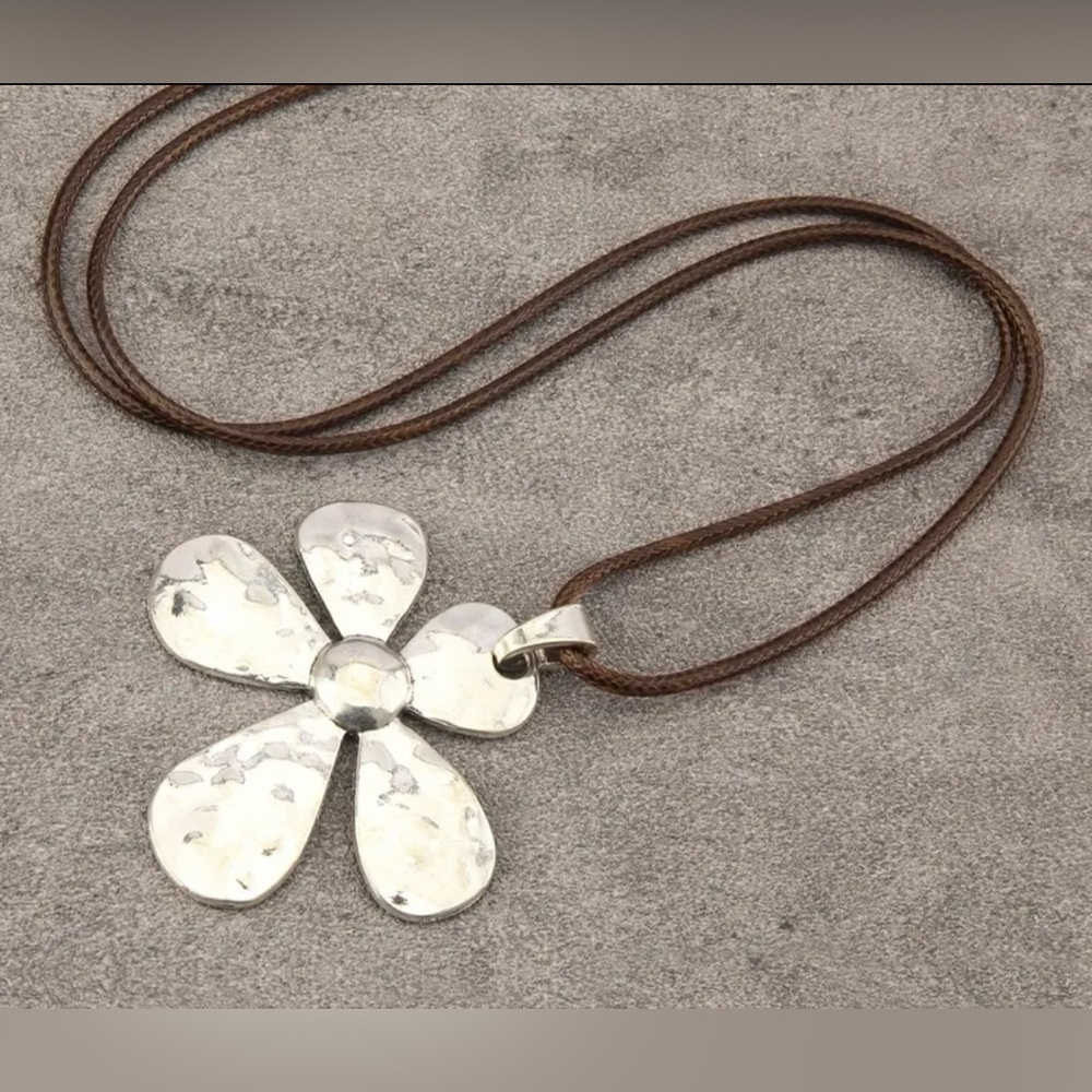 Silver Flower Pendant Necklace